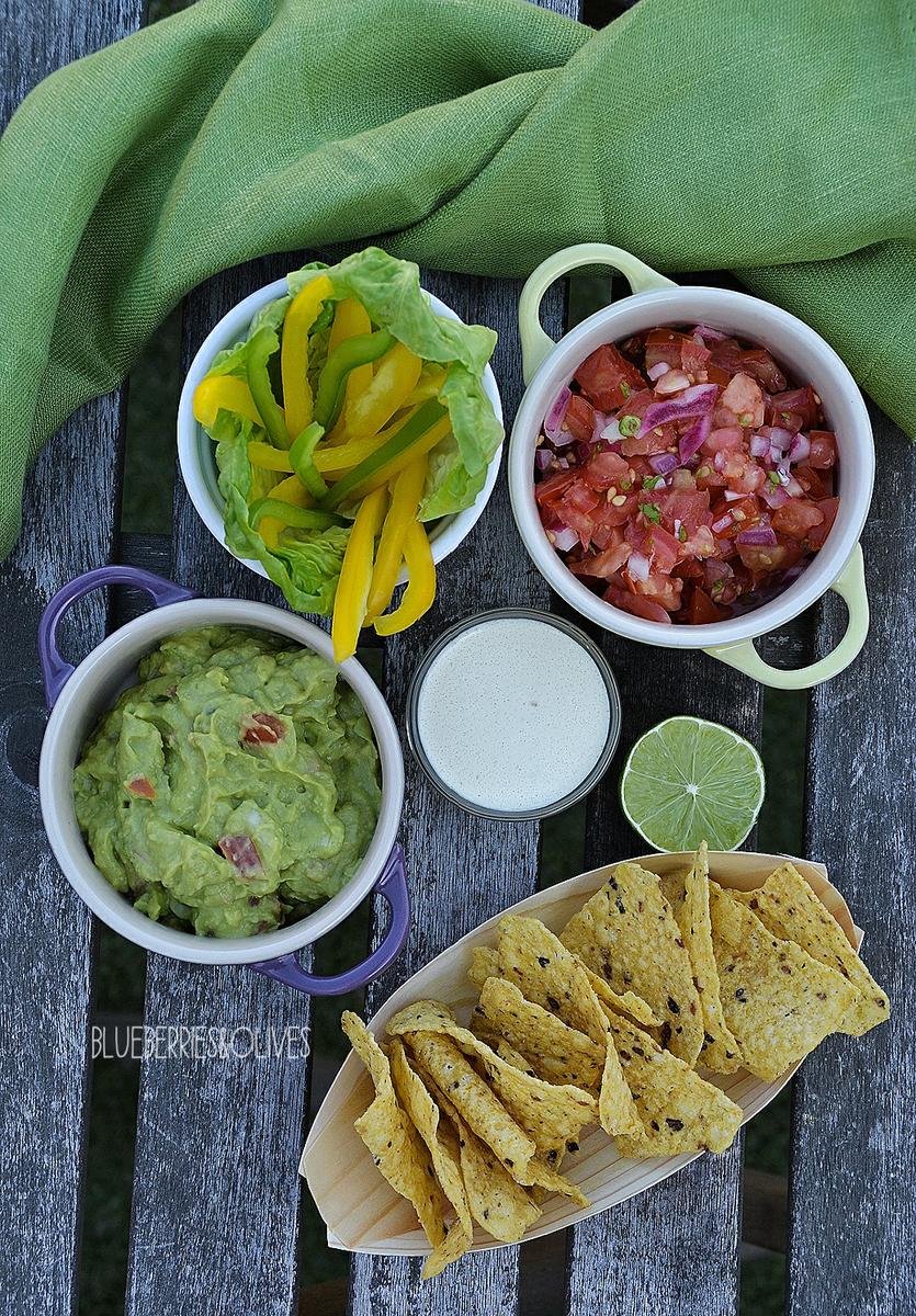 tacos-de-pescado-con-3-salsas-4-blueberries-and-olives