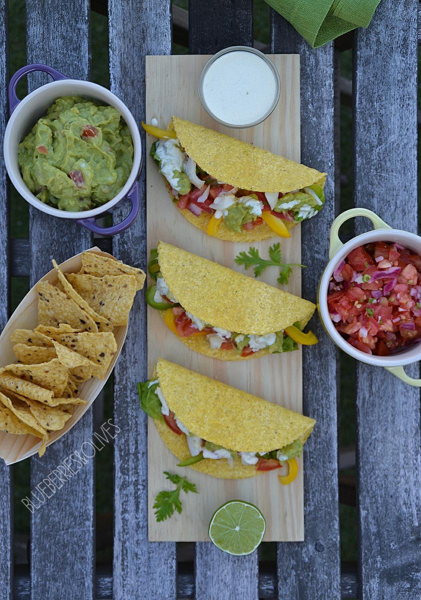 tacos-de-pescado-con-3-salsas-2-blueberries-and-olives