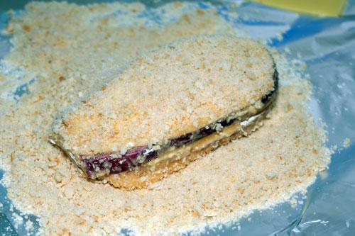 rebozar-san-jacobo-de-berenjena-por-pan-rallado