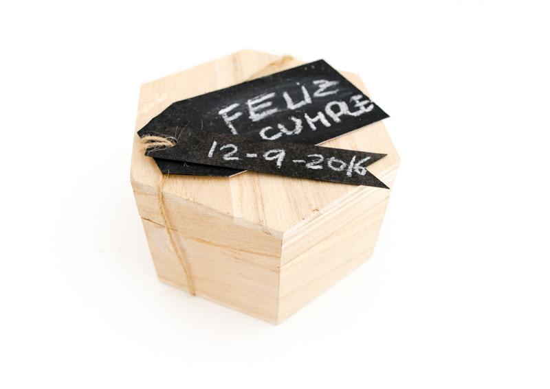 pintura-pizarra-spray-papel-carton