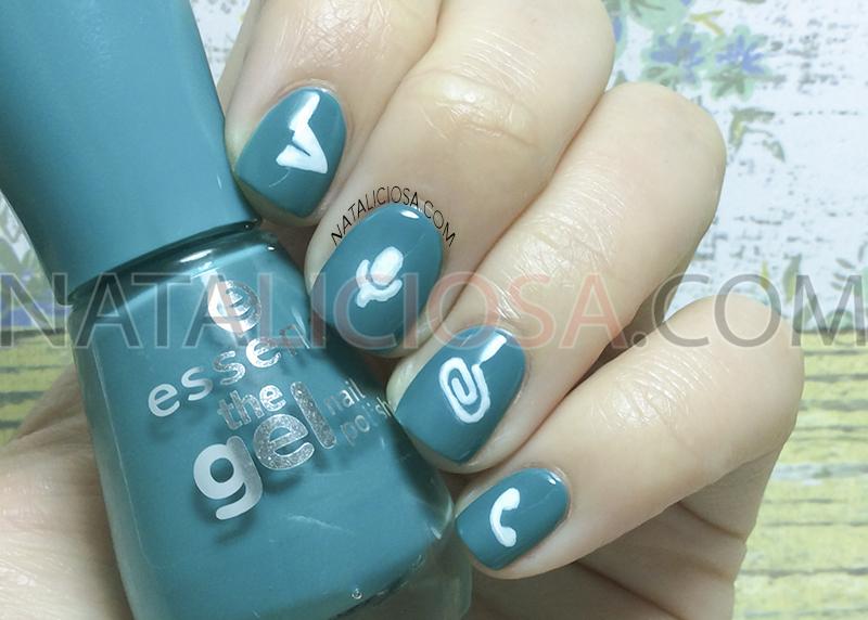 manicura-inspirada-en-los-logos-de-whatsapp