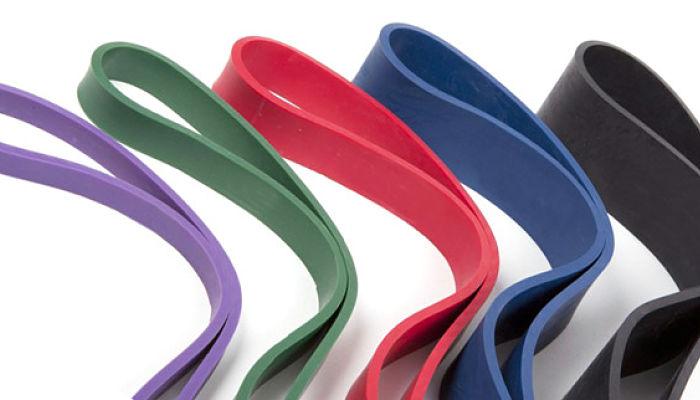 La manera correcta de hacer un entrenamiento con banda de resistencia