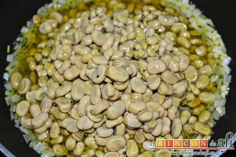 Habas con jamón, añadir las habas