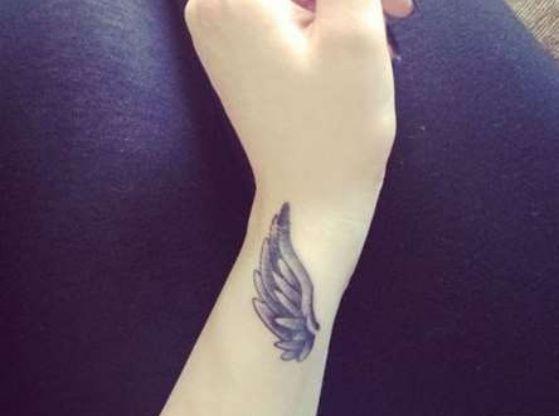 single-angel-wing-tattoo