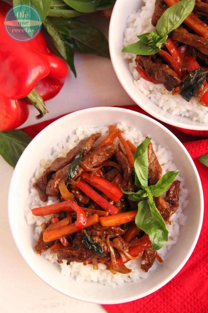 Ternera con verduras y albahaca al estilo oriental