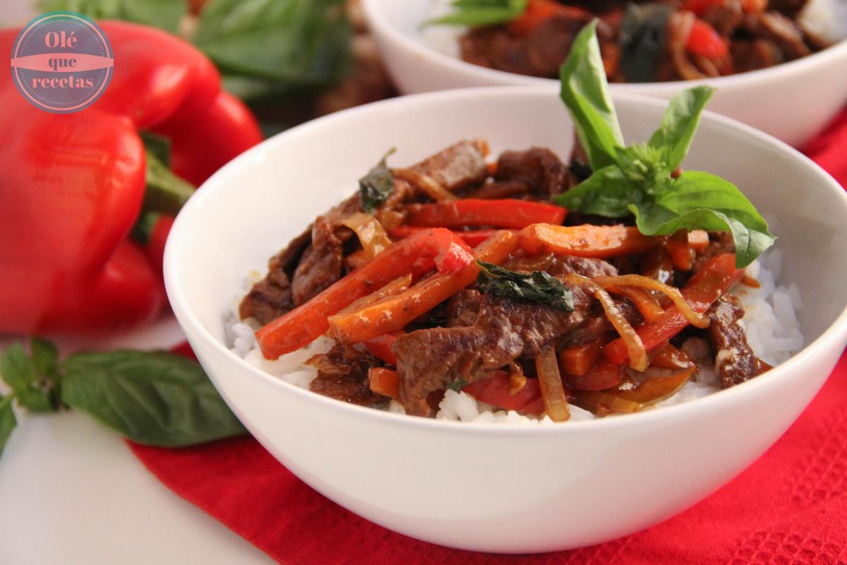 Ternera con verduras y albahaca al estilo oriental