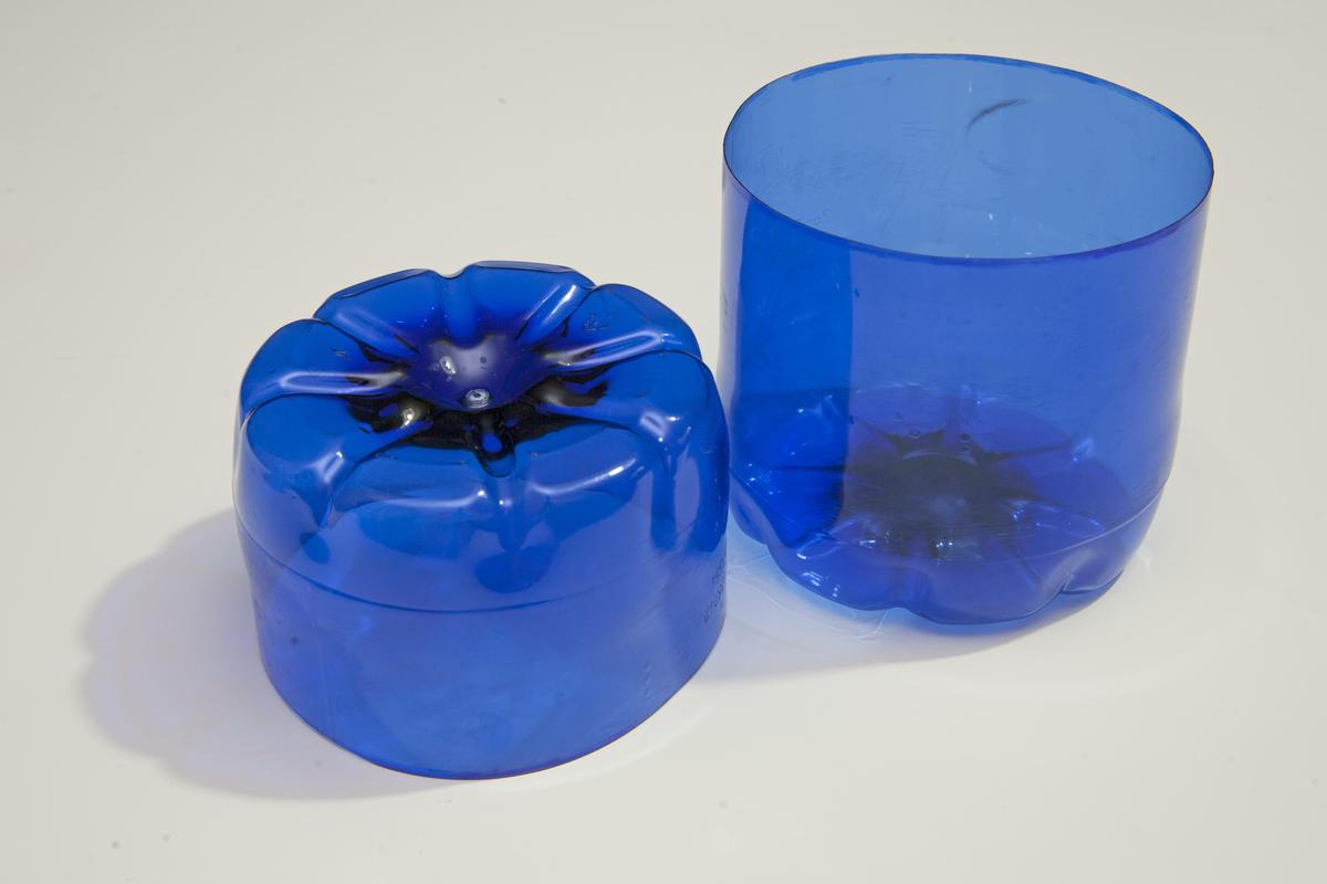 Reciclaje de botellas de plástico para hacer envases. Paso 4