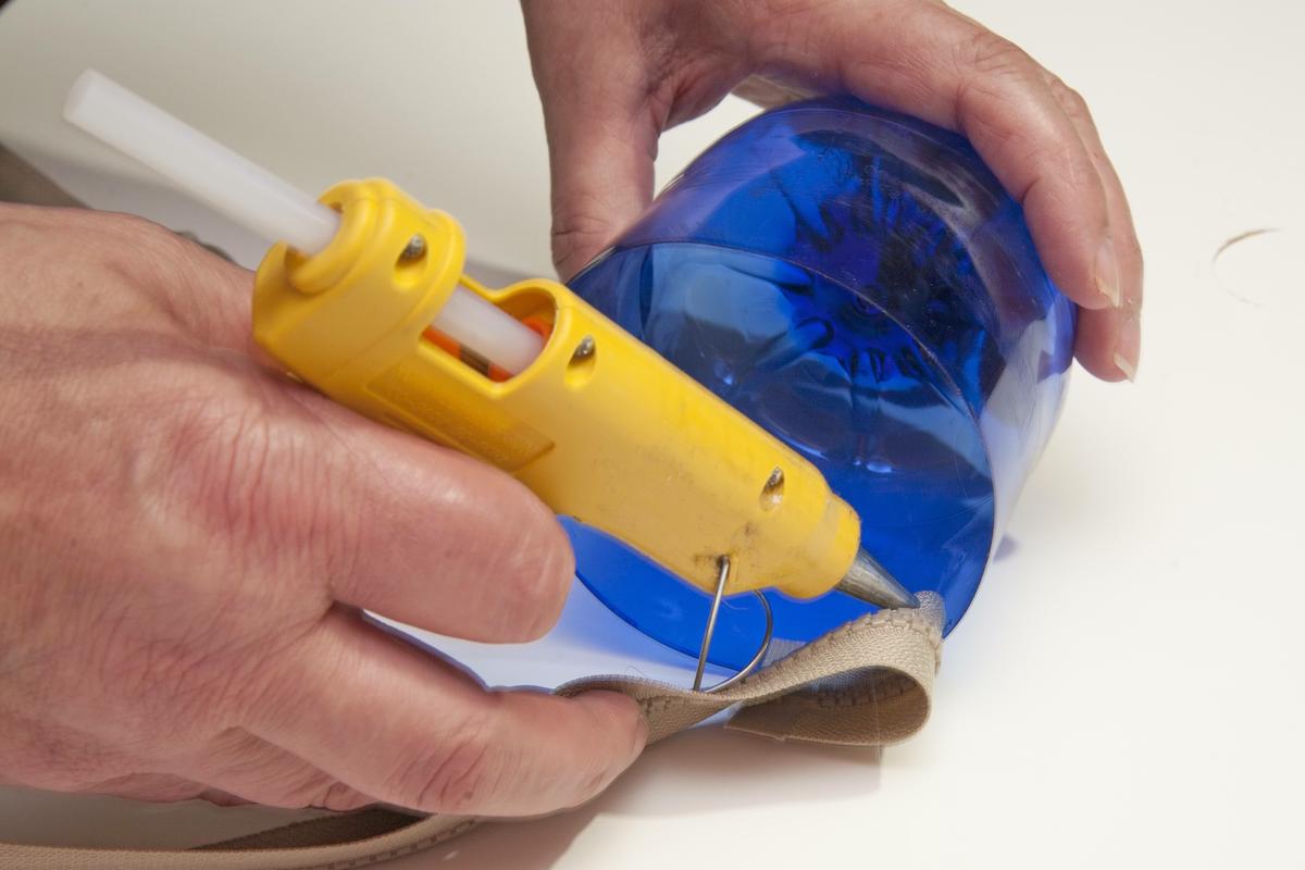 Reciclaje de botellas de plástico para hacer envases. Paso 6