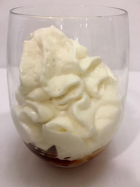 Espuma de Arroz con Leche, Fresas y Manzanas Asadas