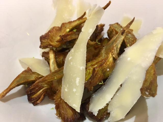 Alcachofas Fritas con Lima y Queso parmesano