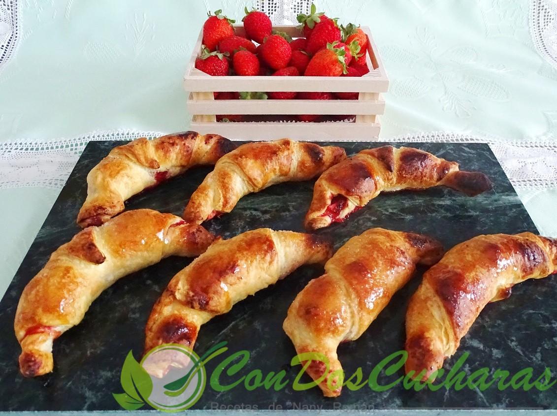 Croissant con fresas
