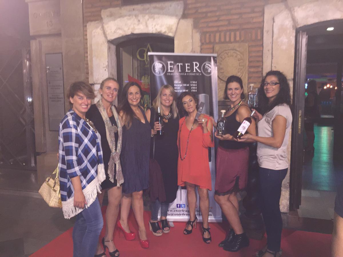 fiesta de eter fragancias y mujeres con iniciativa