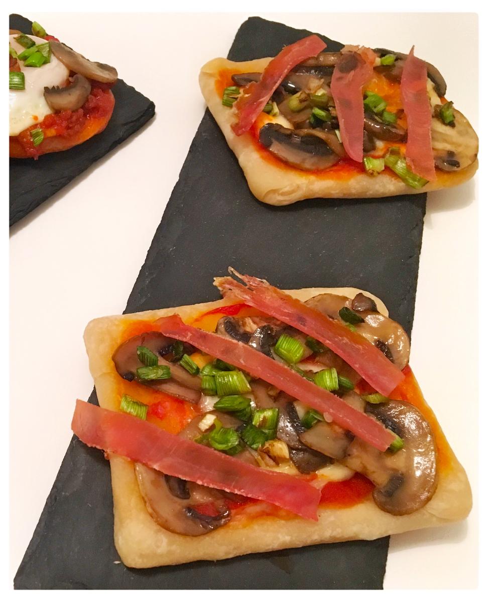 Mini hojaldre sin gluten de champiñones y ajos tiernos