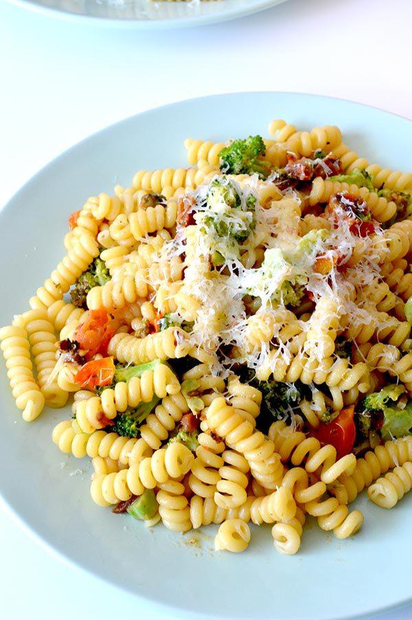espirales-con-brocoli-tomates-y-pesto-ays-19