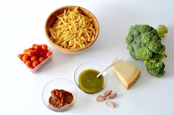 _espirales-con-brocoli-tomates-y-pesto-ays-1
