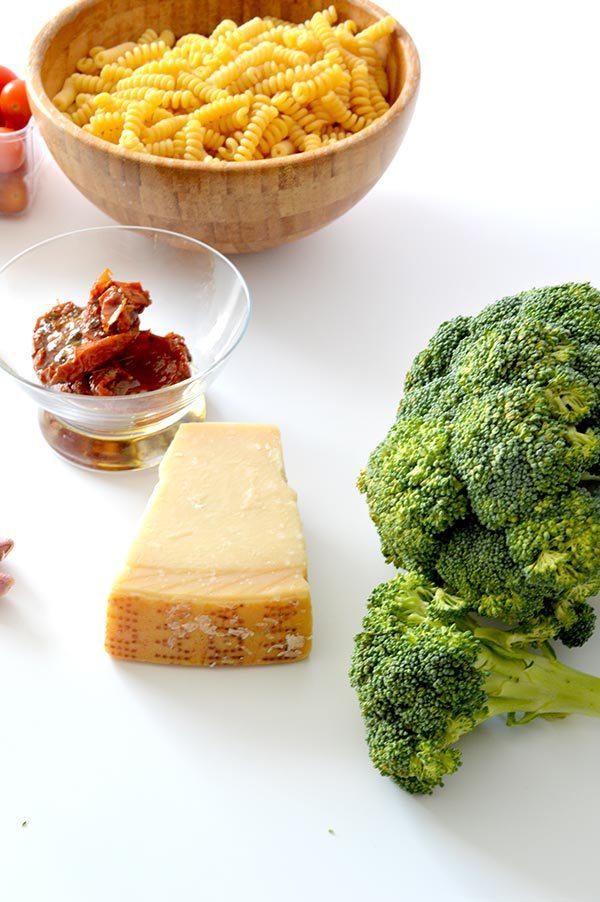 _espirales-con-brocoli-tomates-y-pesto-ays-2