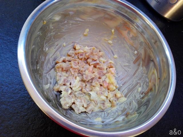 Llevamos a cabo el macerado del atún.