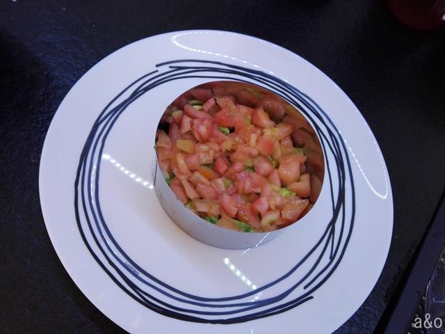 Posamos la segunda capa que será el tomate.