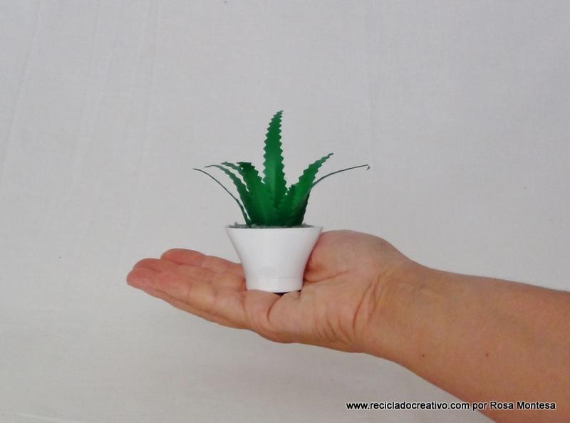 Miniatura de aloe vera DIY con botellas de plástico