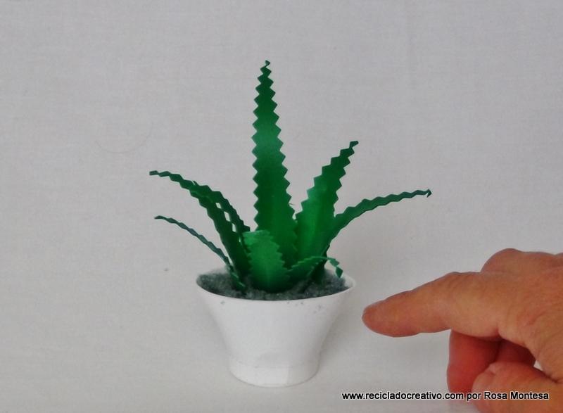 Miniatura de aloe vera DIY con botellas de plástico