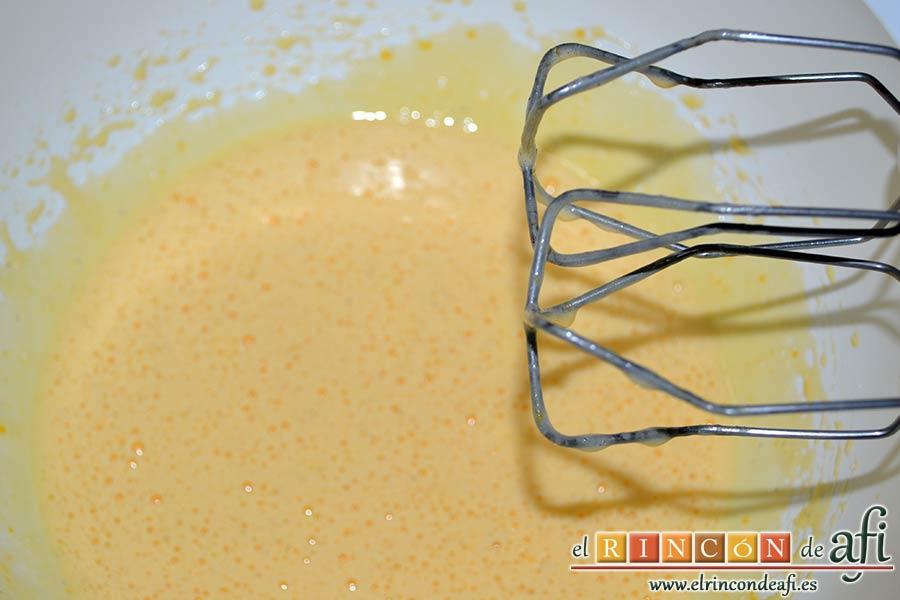 Delicias de nectarina, seguir batiendo hasta que quede una mezcla espumosa y blanquecina