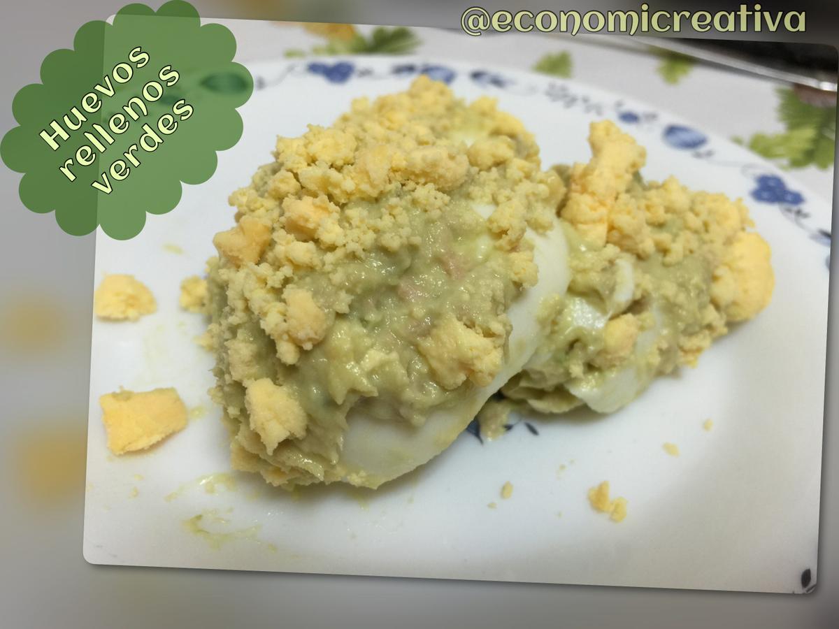 Huevos rellenos verdes