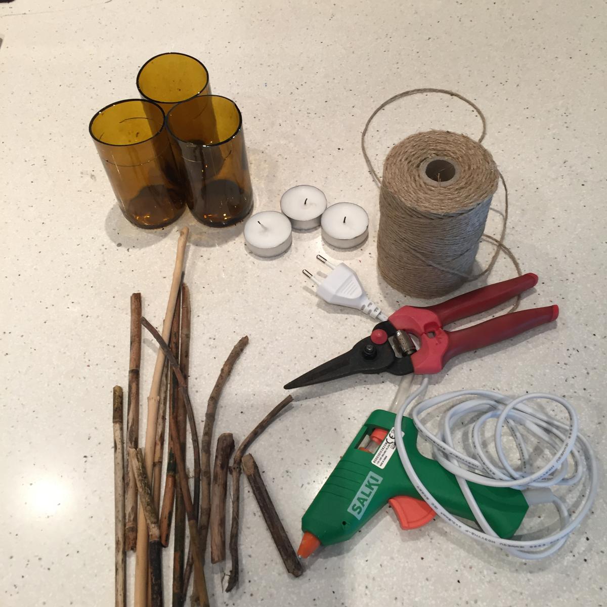 21-portavelas-con-botellas-cortadas-material-necesario