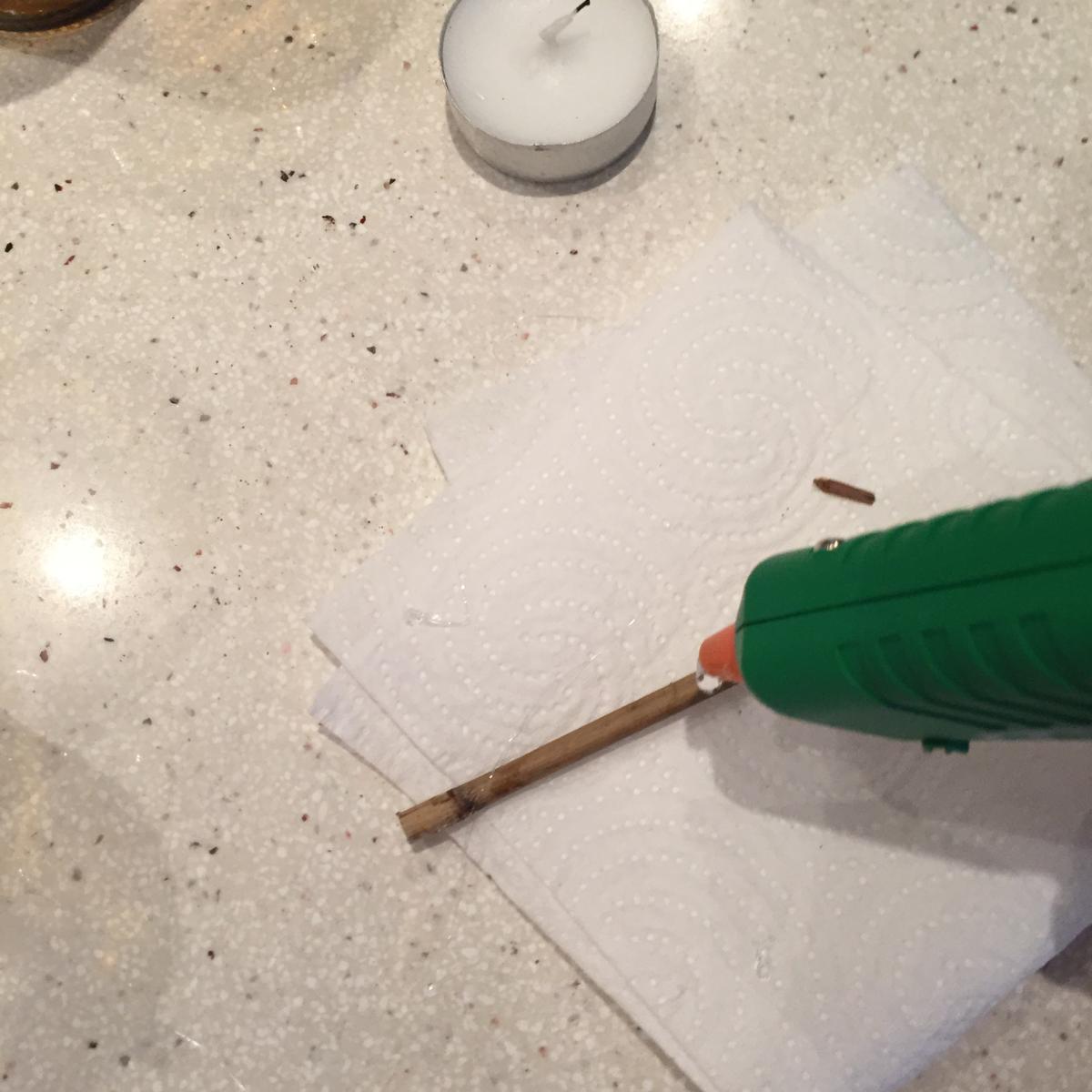 23-portavelas-con-botellas-cortadas-con-la-pistola-lo-pegamos-a-la-botella