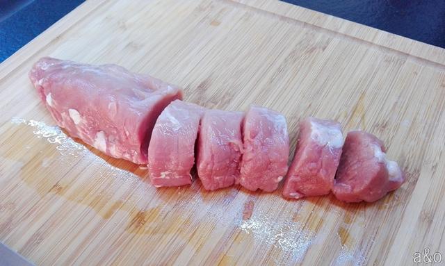 Troceamos el solomillo.