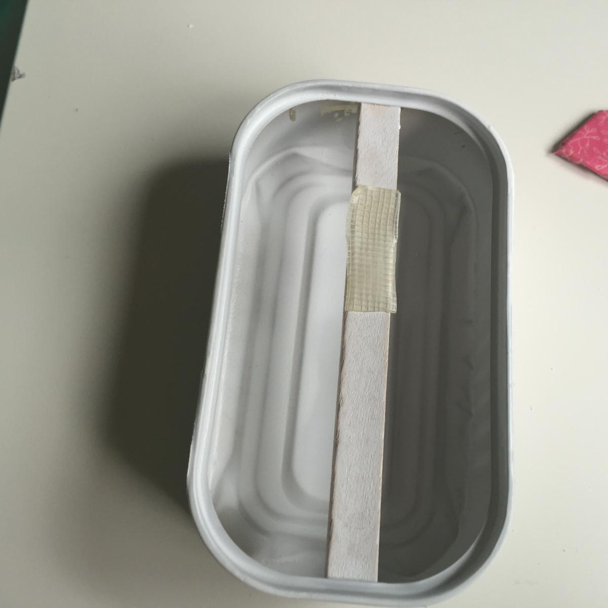 ponemos cinta de doble cara en el palo