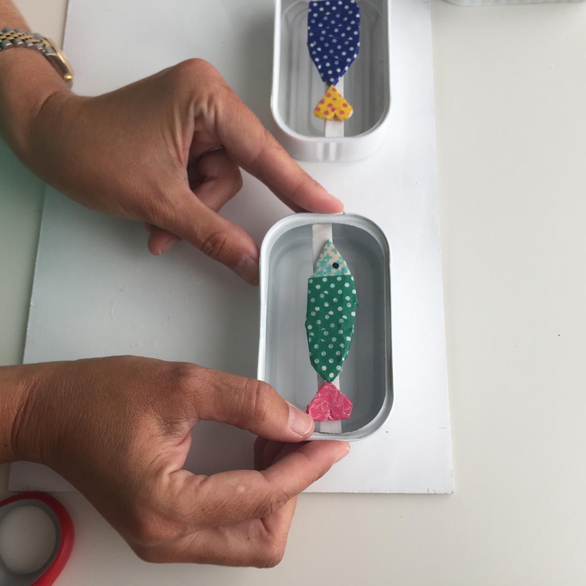 pegamos la lata al marco