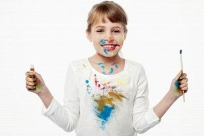 Pintar con temperas y pincel. Beneficios sobre el desarrollo psicomotricidad fína.