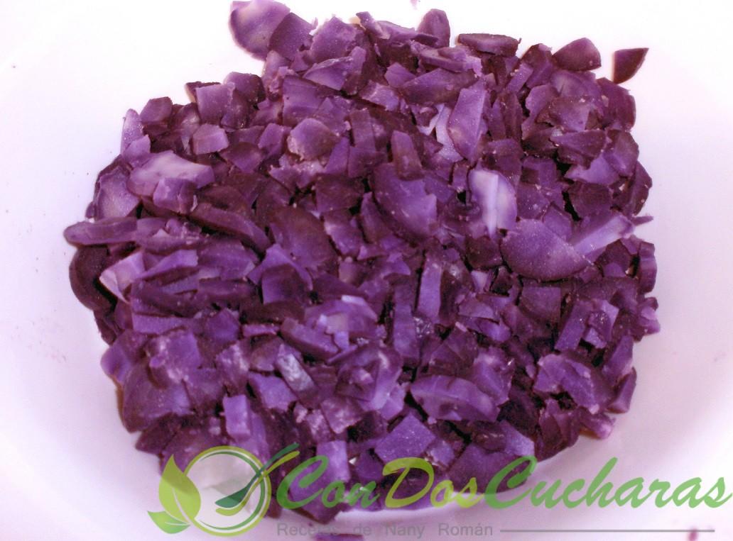 Timbal de ensaladilla con vitelotte y salmón