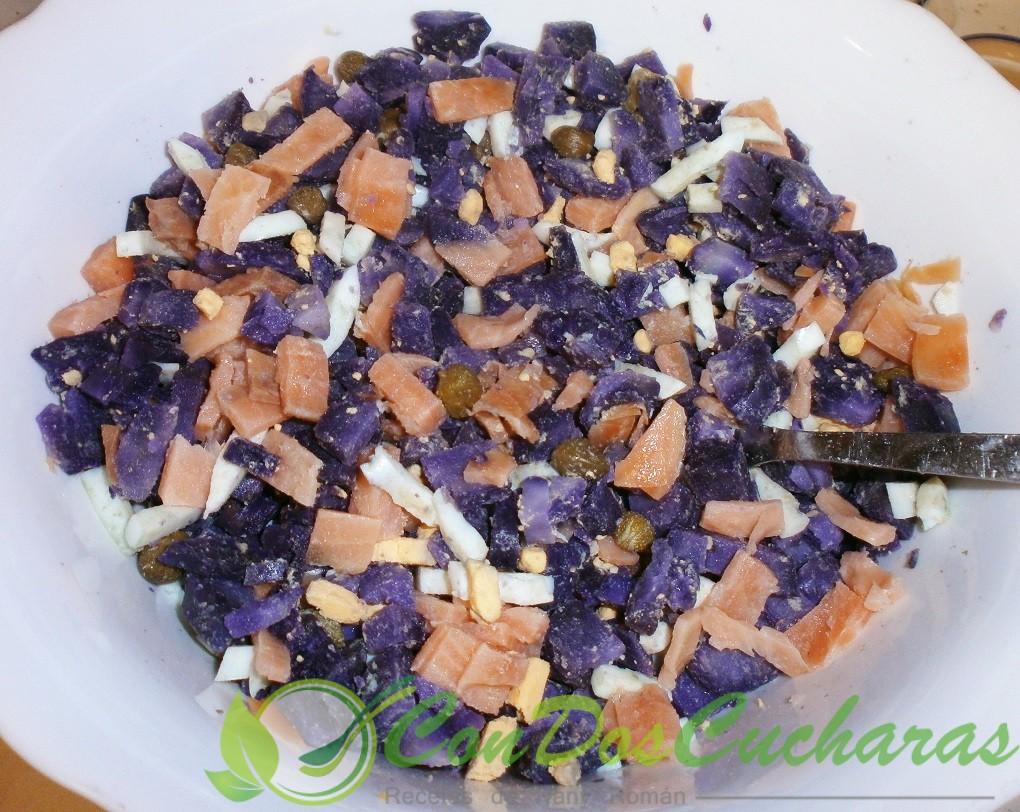 Timbal de ensaladilla con vitelotte y salmón