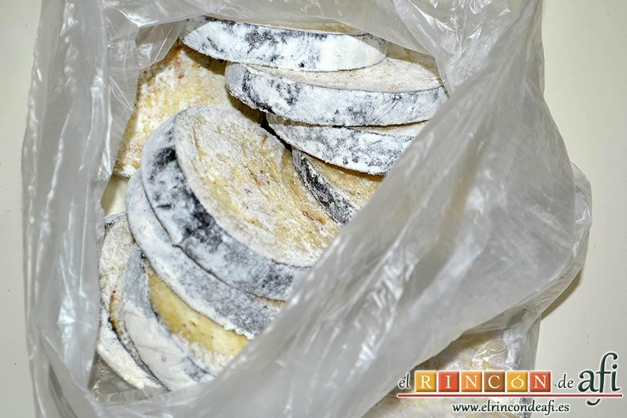 Lagarto de cerdo ibérico a la plancha con berenjenas con miel de caña y papas fritas, pasarlas por harina con el truco de la bolsa