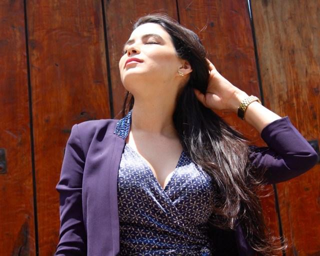 vestido azul cruzado