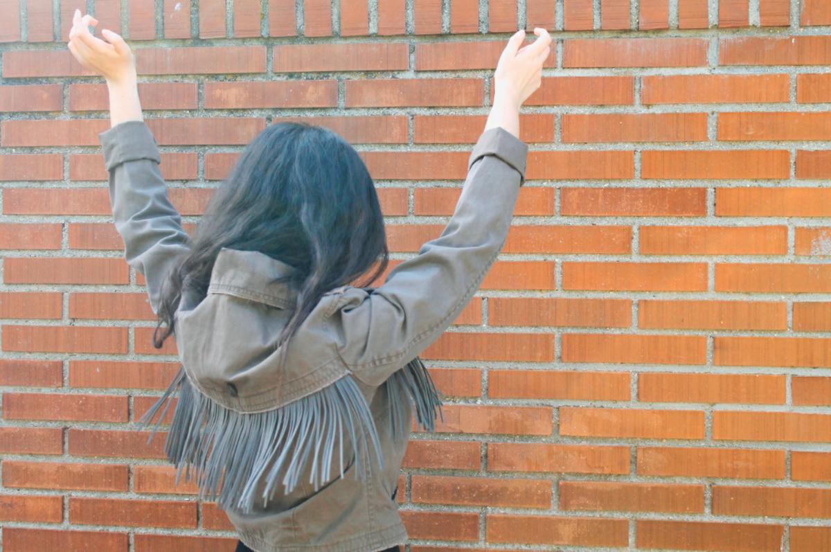 chaqueta de flecos boho chic diy.jpg
