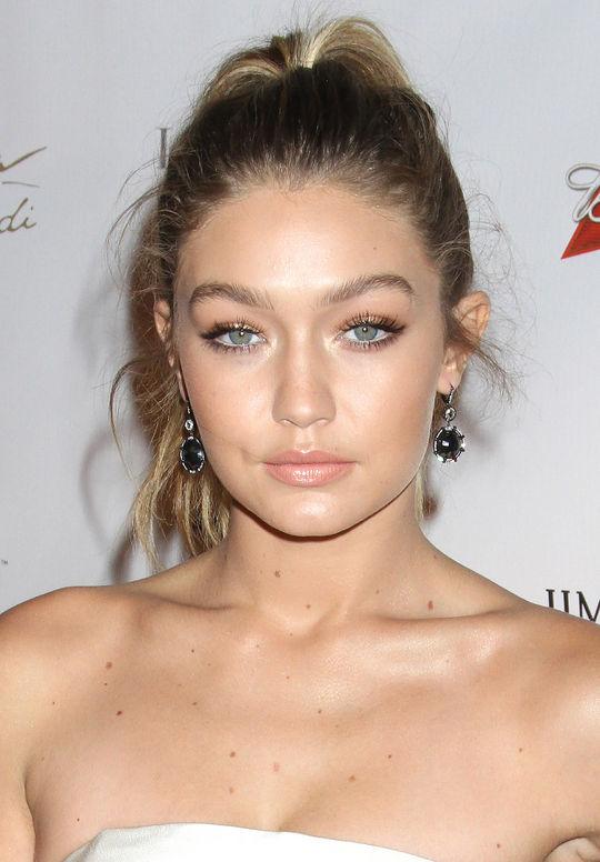 gigi-hadid-stunning-eye-makeup-lyme-disease-w540