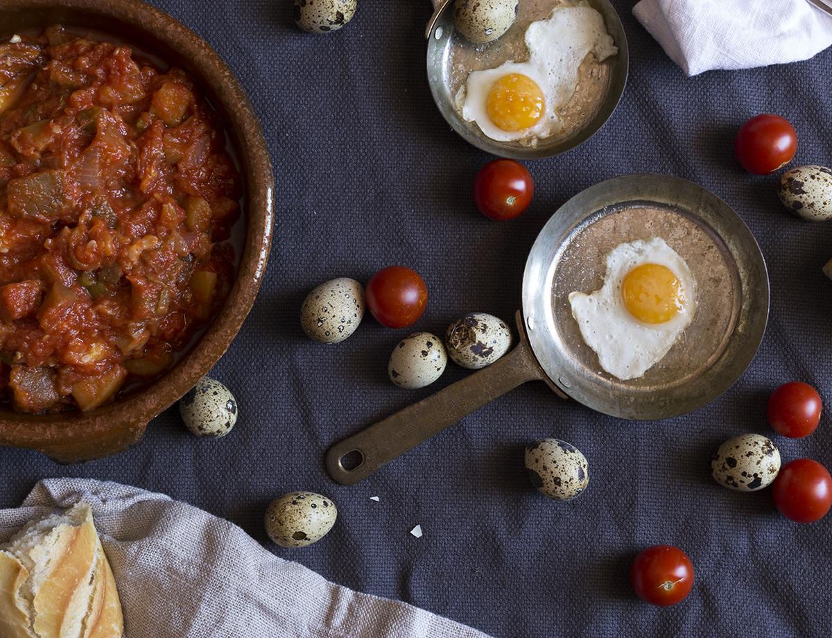 pisto con huevo de codorniz