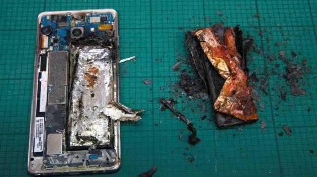 Samsung detiene definitivamente la fabricación del Galaxy Note 7 en todo el mundo terminales smartphone en llamas explosivo fuego