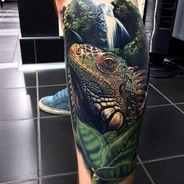 Tatuaje realista iguana