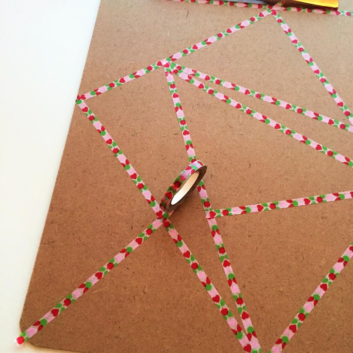 02-clipboard-personalizado-con-chalkpaint-marcamos-los-triangulos-con-washitape