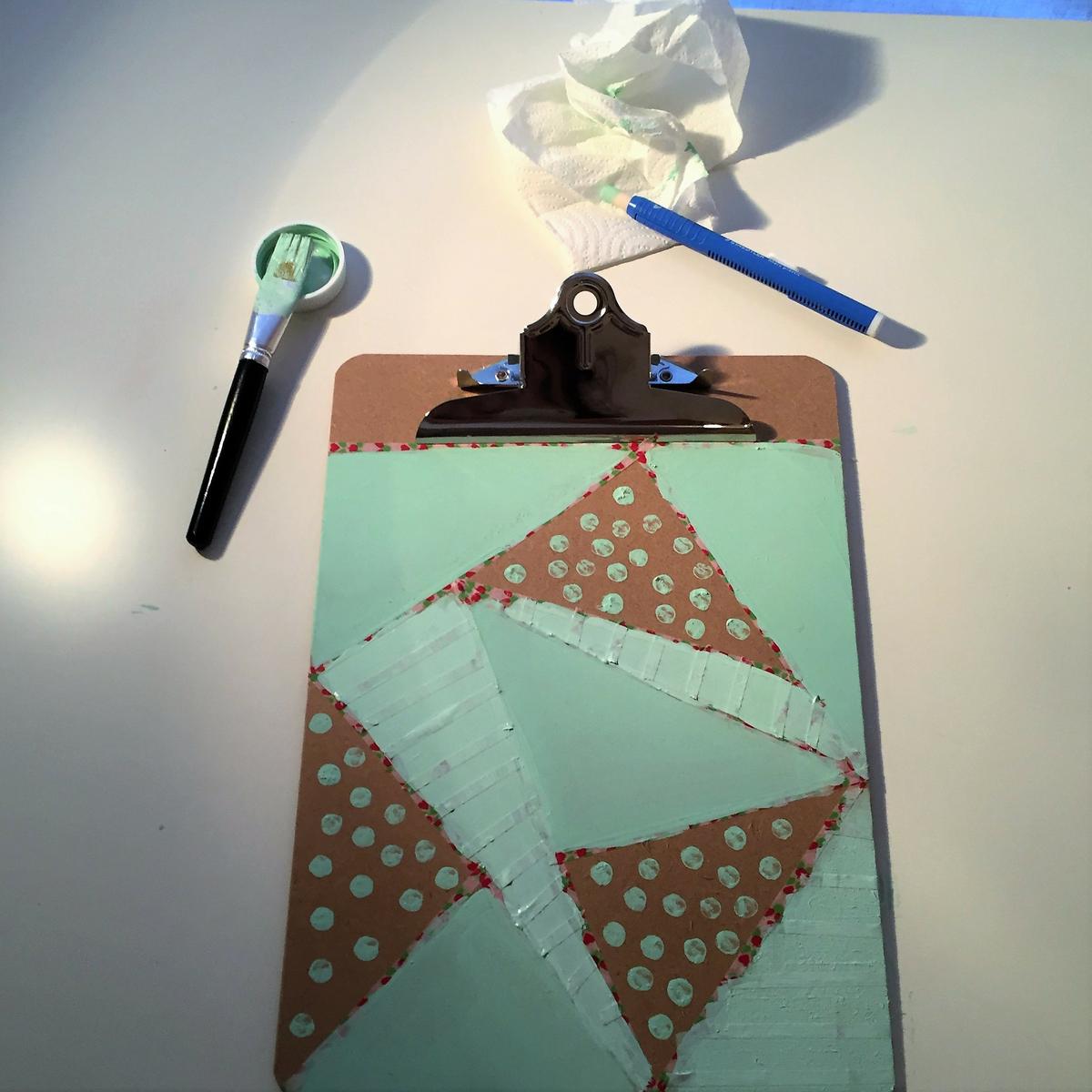 06-clipboard-personalizado-con-chalkpaint-dejamos-secar-la-pintura