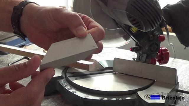 vista de los ángulos que formarán los laterales de la bandeja para transportar comida