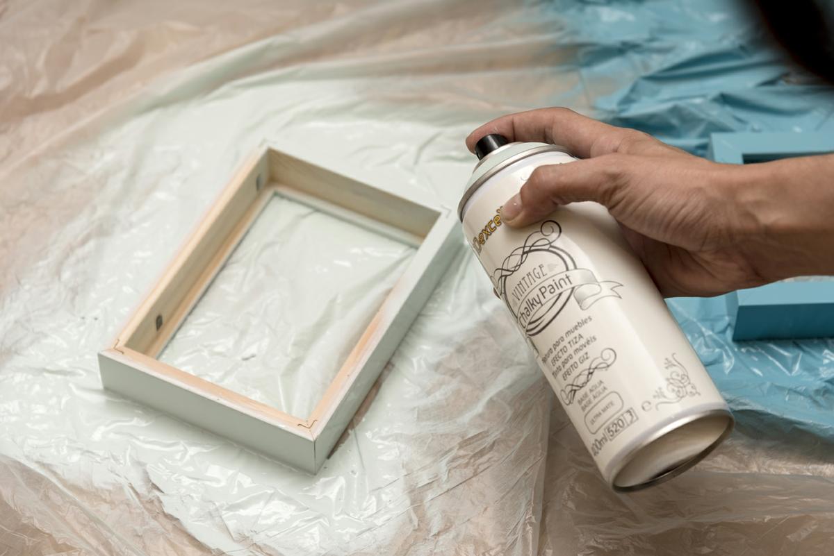 Taller DIY LM decorar un marco con telas - Pintar el marco de madera