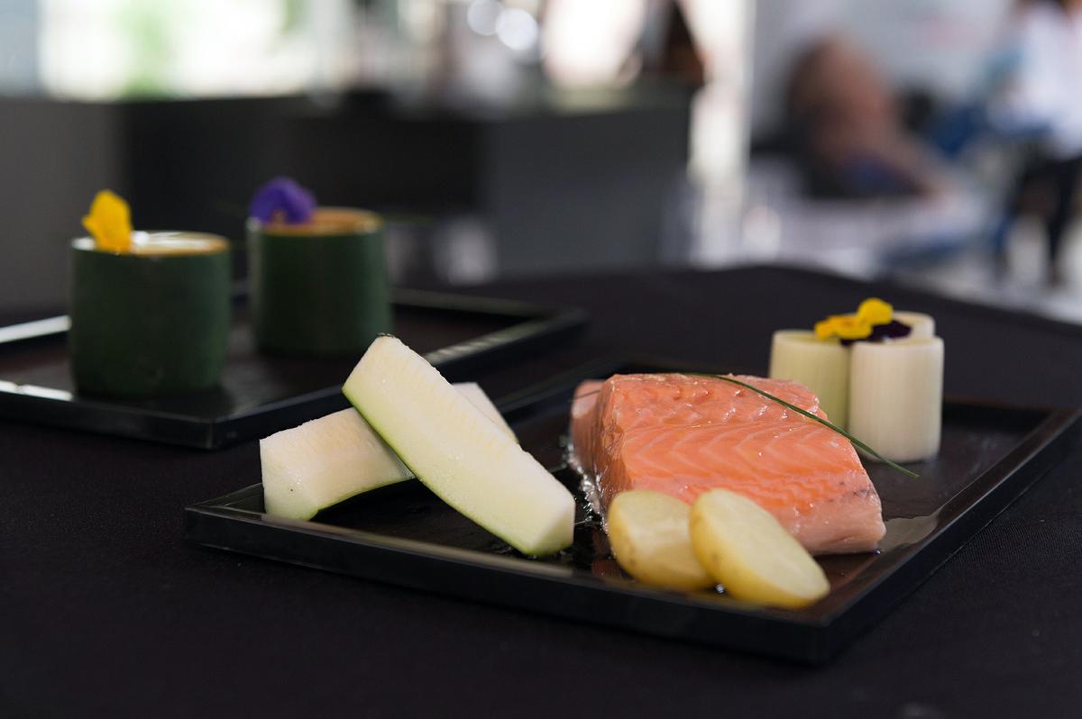 Salmon con el i-companion