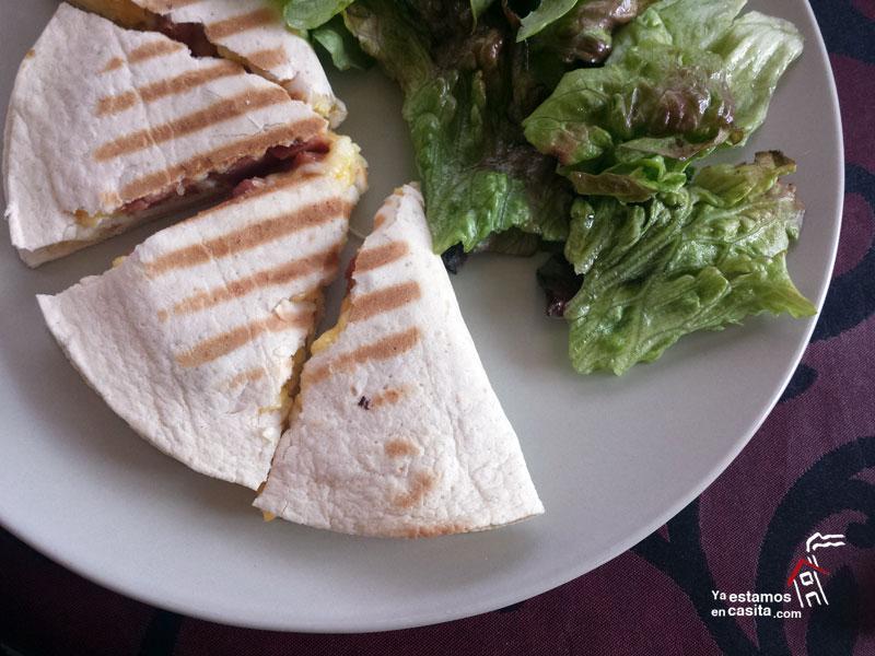 Breakfast Quesadilla - Yaestamosencasita.com