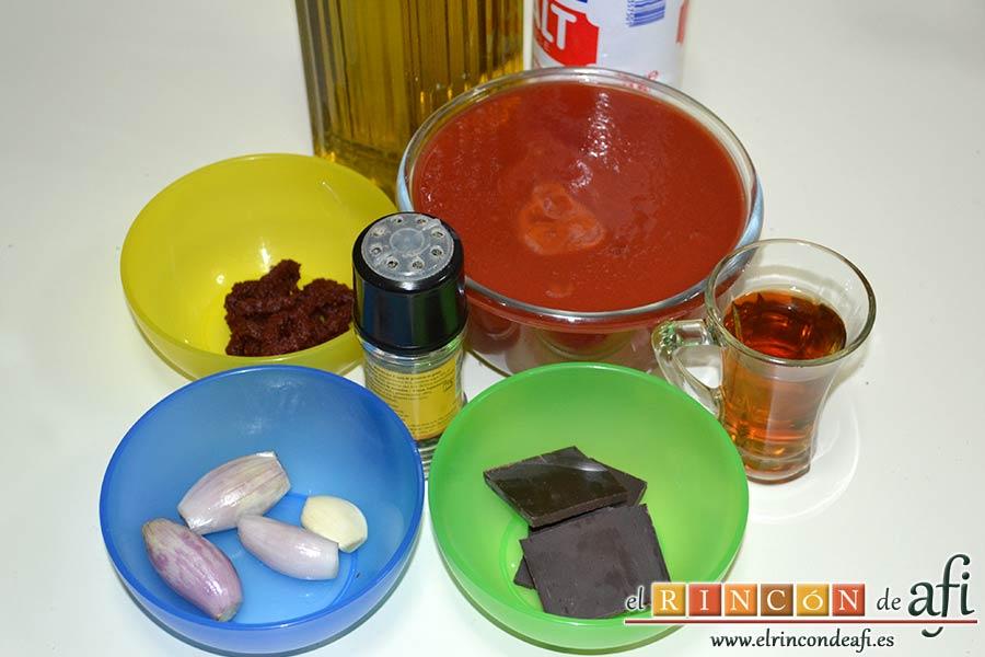 Cintas frescas con butifarra y salsa de tomate al vino dulce y chocolate, preparar los ingredientes