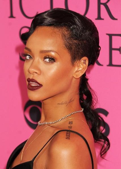 Rihanna pelo moreno