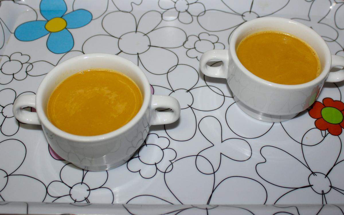 Caldillo de pintarroja listo para tomar.